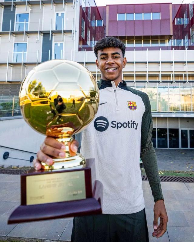 贝恩本场得到37分，并列NBA杯淘汰赛历史第三高分