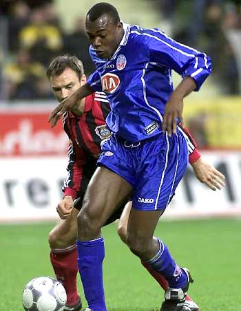 足球国足球迷自发组织万人方阵助威