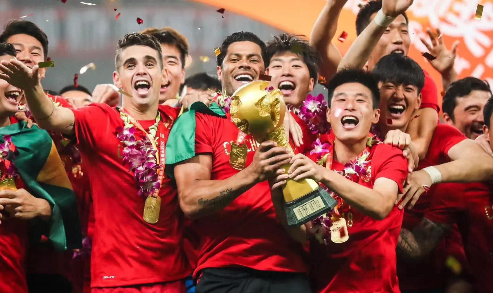 汉堡官方：格拉策尔右大腿肌肉纤维撕裂，将缺阵今年剩余比赛