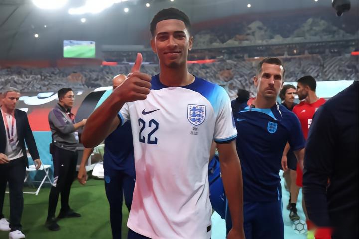 中后卫超长奔袭破门，帅炸了