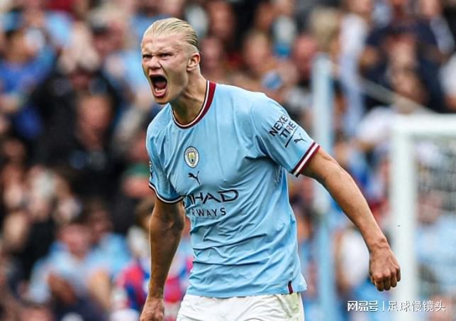 国安全队抵达北京，大兴机场内围满前来接机的国安球迷