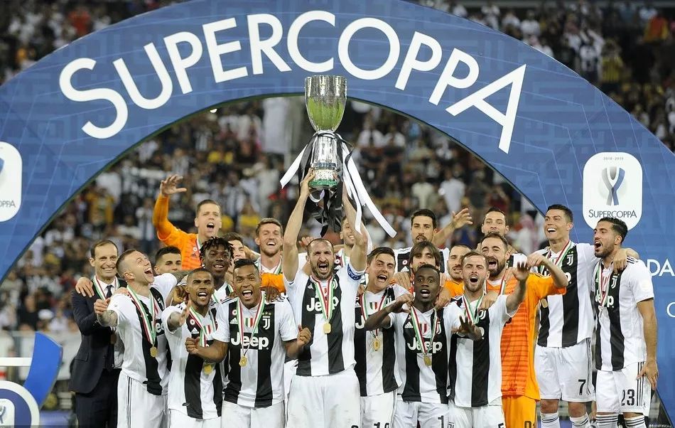 吕迪格的防守是站在那里干瞪嘛，比斯洛特先下课的估计是阿隆索