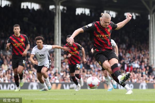 带领桑托斯成功逃离降级区，内马尔赛后动情落泪